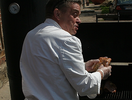 Hans-Joachim Fuchs bei einem seiner Grillkurse 2008