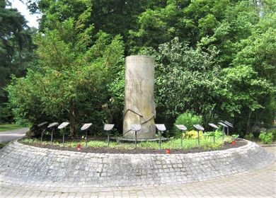 VertriebenendenkmalFriedhof.jpg